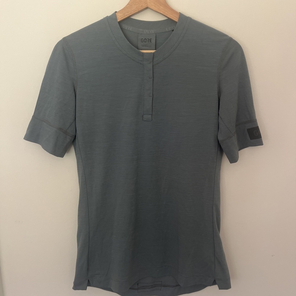 Gore‎ Wear Men's Henley Acrtivewear T-shirt Size XXS Green Merino Wool Blend